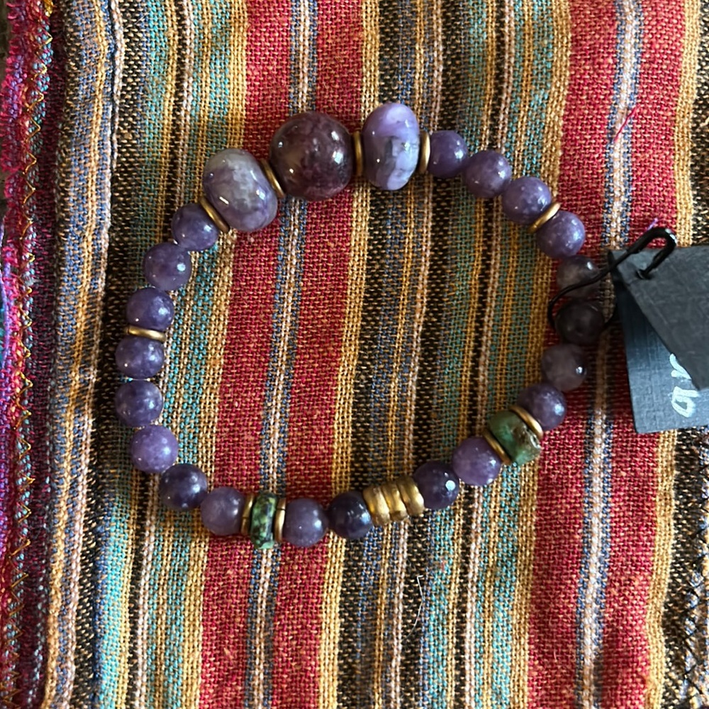 Hand-made semi-precious gemstone bracelet. Amethyst & Lepidolite bead.